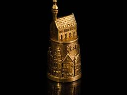 Bronze souvenirs. Statuettes, thimbles, trinkets, keychains.