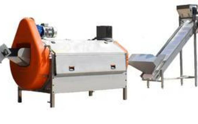 Technological line for complete processing raw vegetable to