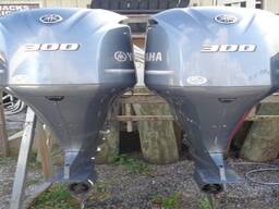 Used Pair 2019 Yamaha F300 300 HP Outboard Boat Engines Counter Rotating Dec